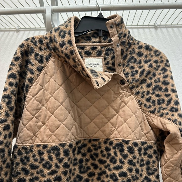 Abercrombie & Fitch Asymmetrical Snap Up Fleece Pullover Leopard Brown - Picture 5 of 6